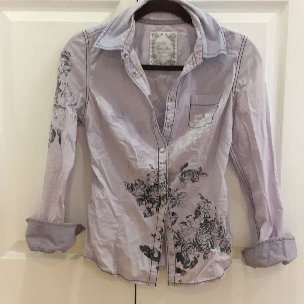 Lilac Guess shirt with black roses